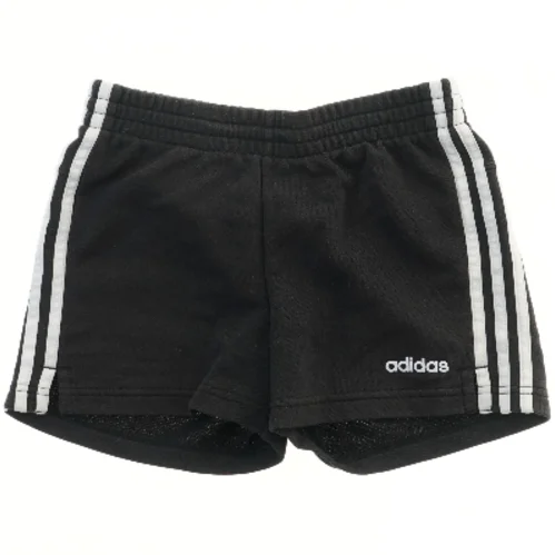 Shorts fra Adidas (str. 158)