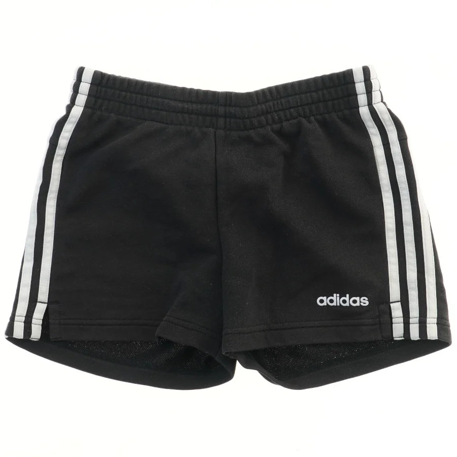 Shorts fra Adidas (str. 158)