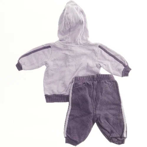 Børnesæt med hættetrøje og bukser fra Friends (str. 56)