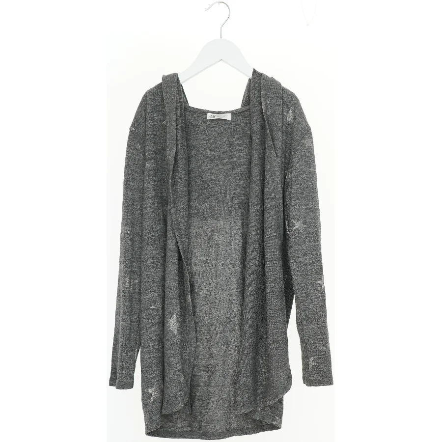 Grå cardigan med stjernemønster fra H&M (str. 146)