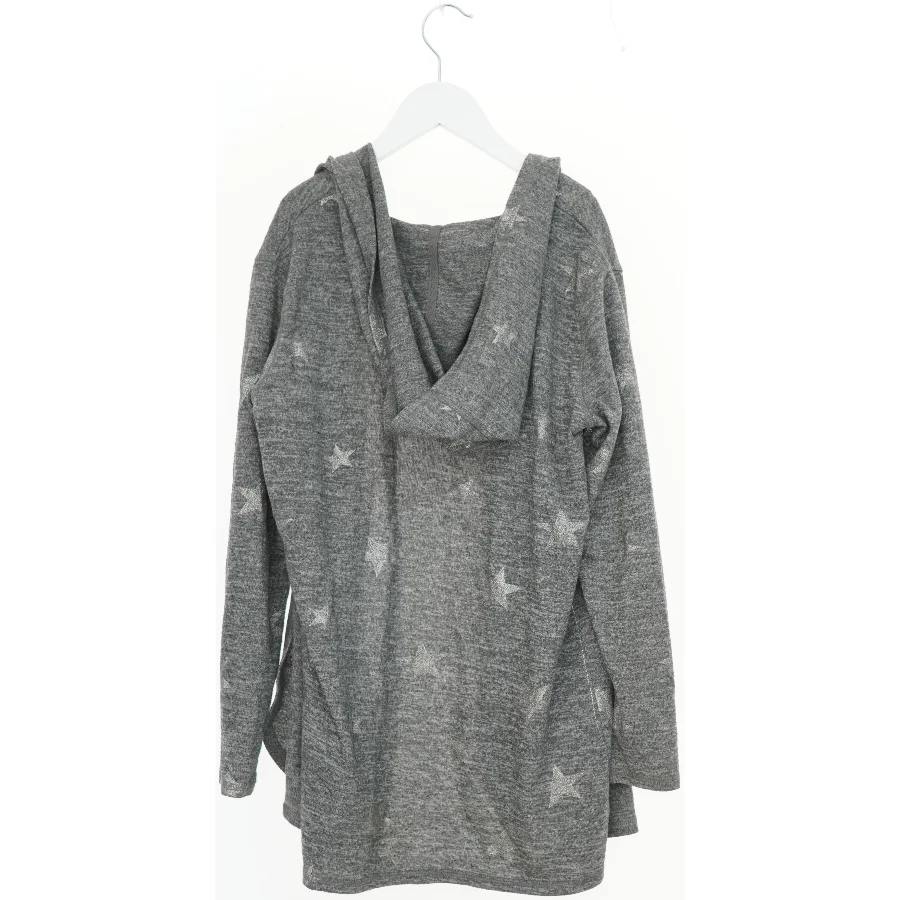 Grå cardigan med stjernemønster fra H&M (str. 146)