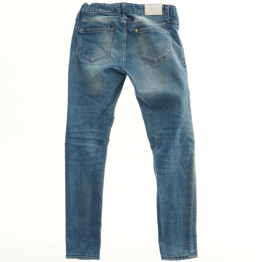Jeans med biker-detaljer fra H&M (str. 128)
