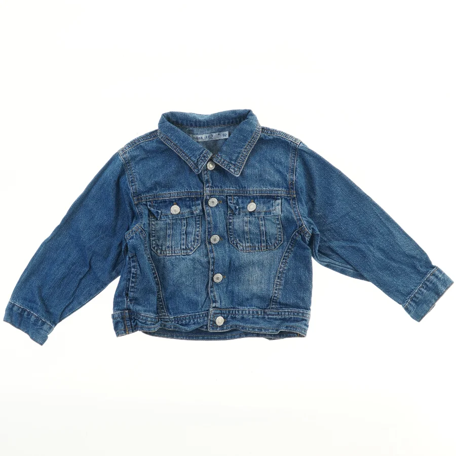 Denimjakke til børn fra Name It (str. 92)