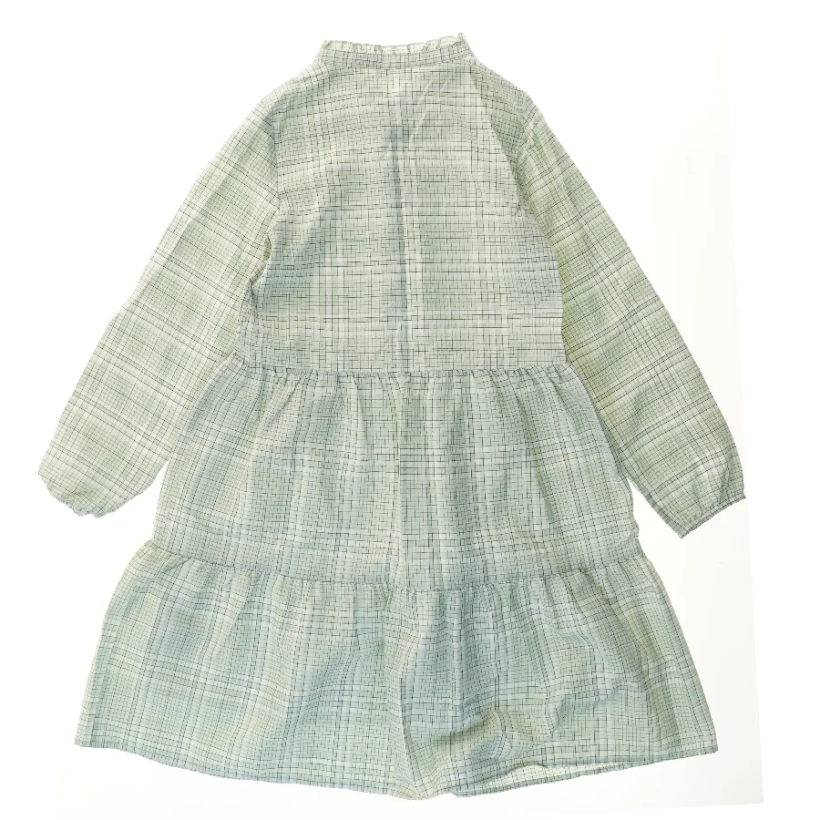 Langærmet ternet kjole fra Name It (str. 146)