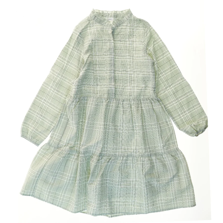 Langærmet ternet kjole fra Name It (str. 146)