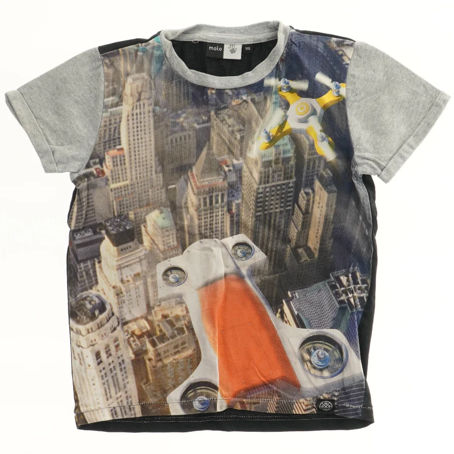 T-shirt med dronedesign fra Molo (str. 116)