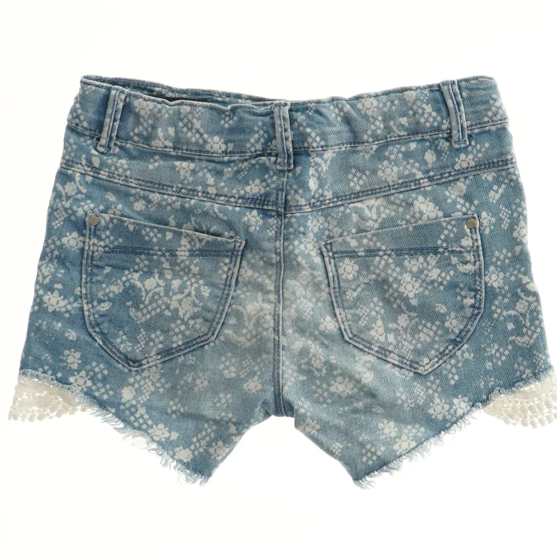 Denim shorts med blonder fra Name It (str. 128)