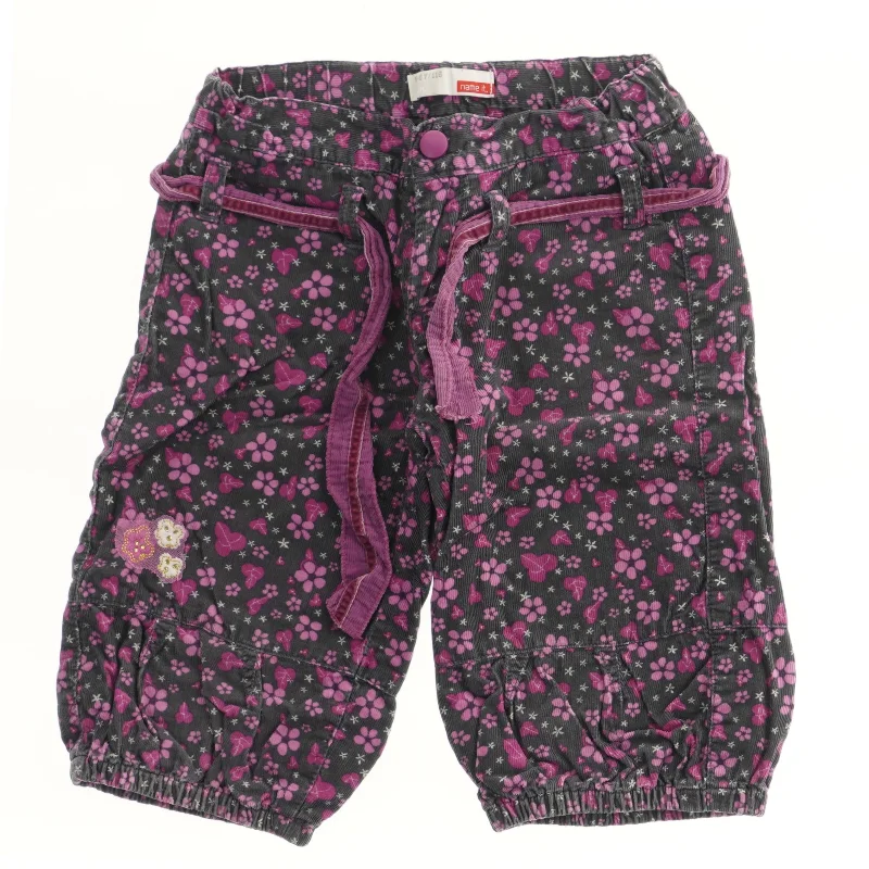 Børnebukser med blomsterprint fra Name It (str. 116)