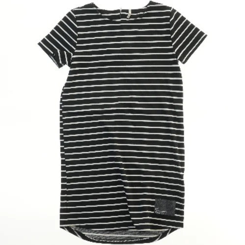 Stribet kjole fra Only (str. 146)