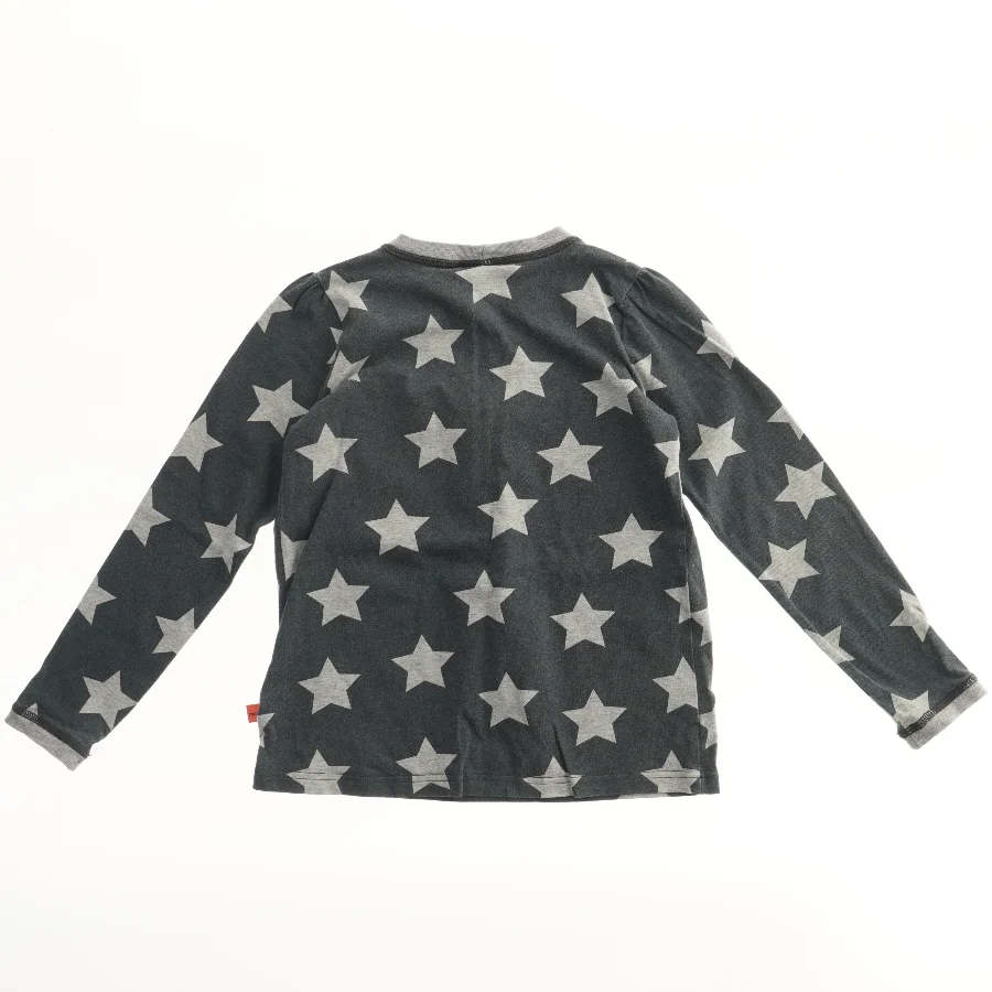 Langærmet bluse med stjernemønster fra Molo (str. 122)