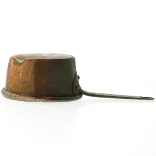 Gammel kobberkasserolle (str. Ø. 16 cm. længde, 30 cm)