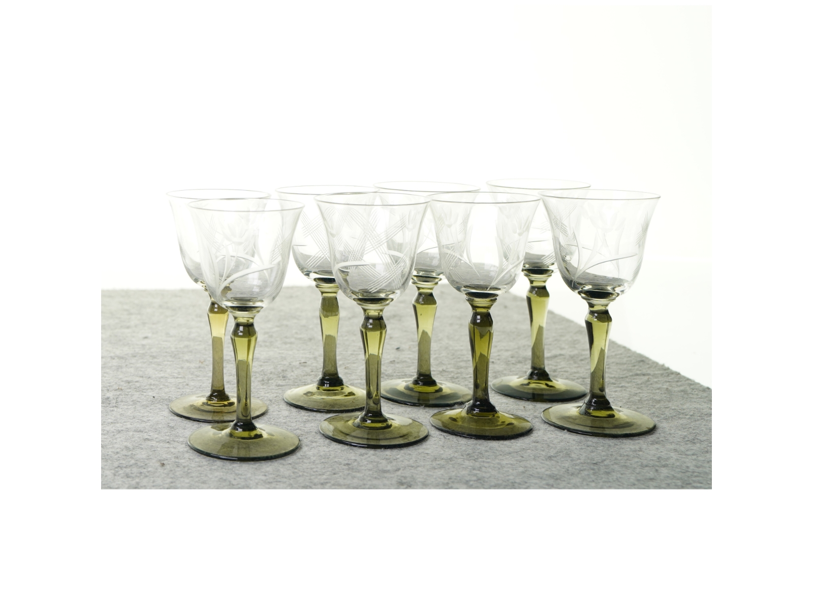 Glas med grøn stilk (str. 12 x 6 cm)