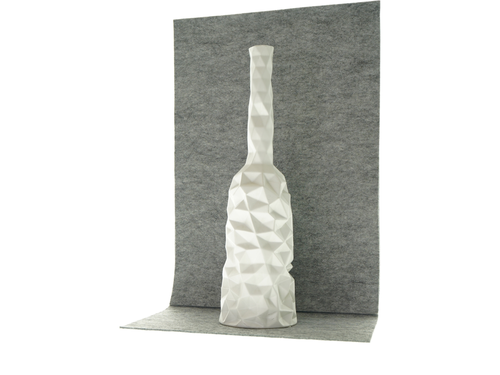 Vase med geometrisk mønster