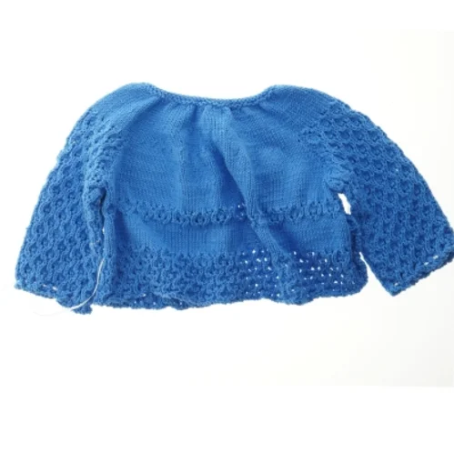 Blå håndstrikket børnecardigan (str. Bryst, 38 cm. længde, 31 cm)