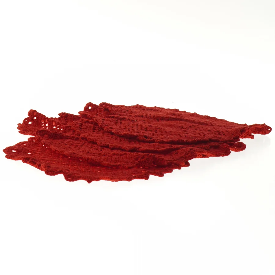 4 Røde hjerteformede hæklede dækkeservietter (str. 4 styk, 35x28 cm)