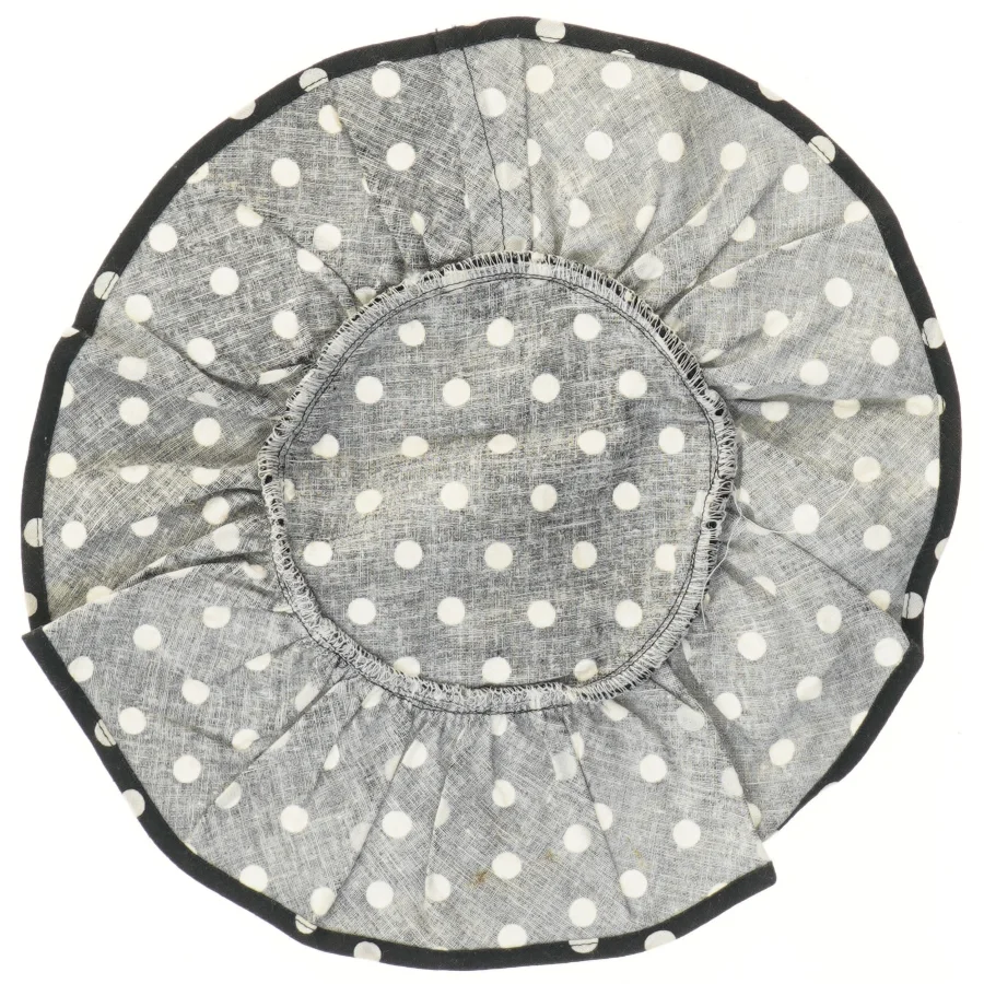 Sort brødserviet med hvide prikker fra Lene Bjere (str. Ø 31 cm)