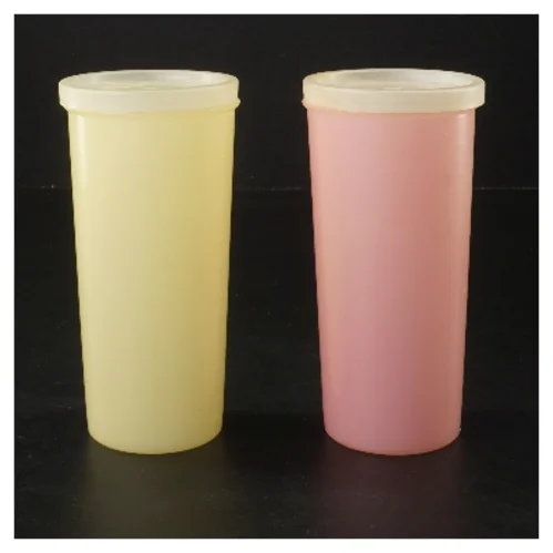 To plastbeholdere med låg fra Tupperware (str. 2 stk Ø 7 cm længde 13 cm)