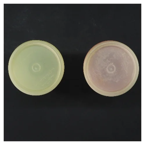 To plastbeholdere med låg fra Tupperware (str. 2 stk Ø 7 cm længde 13 cm)