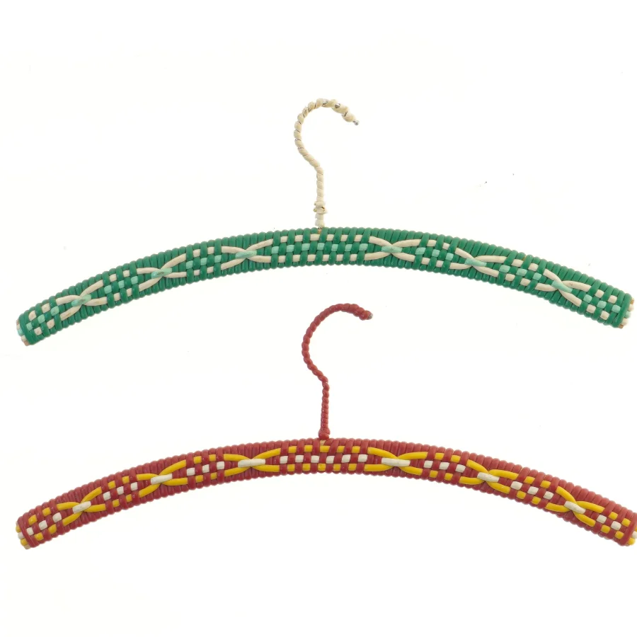 2 stk gamle bøjler med fletmønster (str. 2 stk 43 cm)