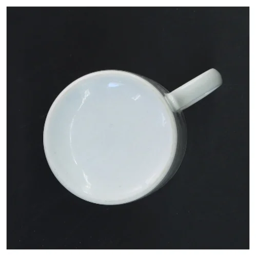 Hvid porcelænskrus med farvet design og navn (str. Ø 8 cm længde 9 cm)