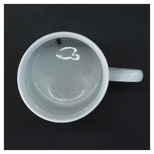 Hvid porcelænskrus med farvet design og navn (str. Ø 8 cm længde 9 cm)