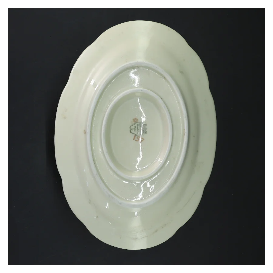 Porcelæns saucekande med tallerken fra Københavns Porcellains Maleri (str. 25x10x18 cm)