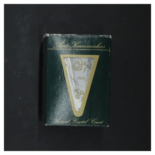 Årets Kræmmerhus 1995 med rødt bånd fra Royal Copenhagen (str. 11x6 cm)