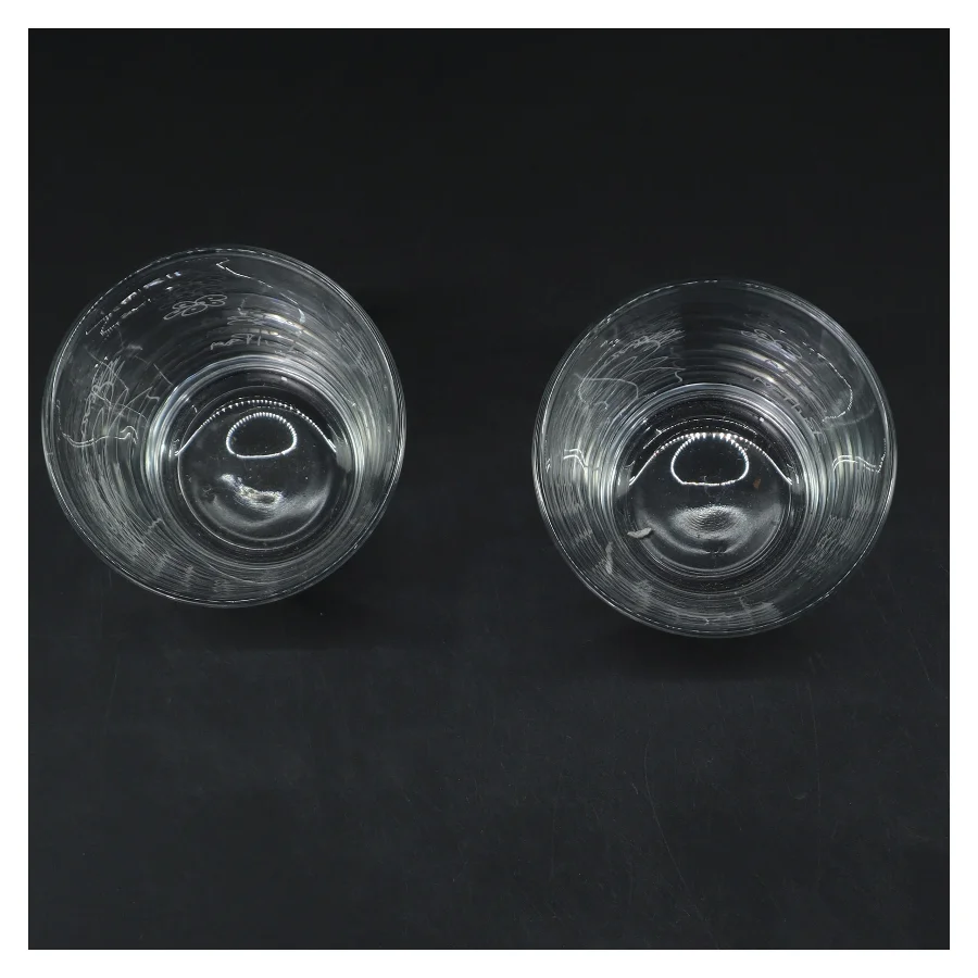 To glas med tegning (str. 2 stk Ø 8,5 cm højde 9 cm)