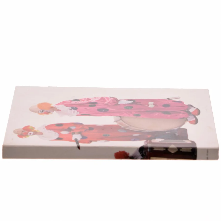 Bog med klovne på omslag> af <Bogens forfattere> (Bog)