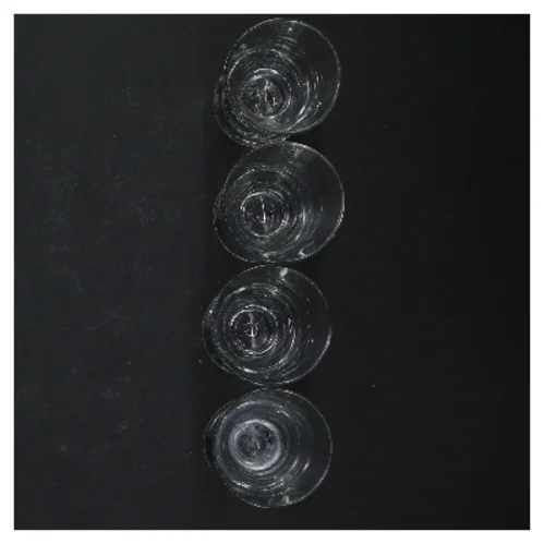 Sæt med fire små glas (str. 8 cm)