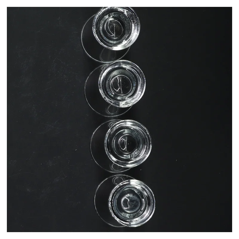 Sæt med fire små glas (str. 8 cm)