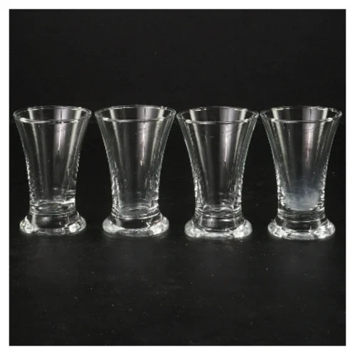 Sæt med fire små glas (str. 8 cm)