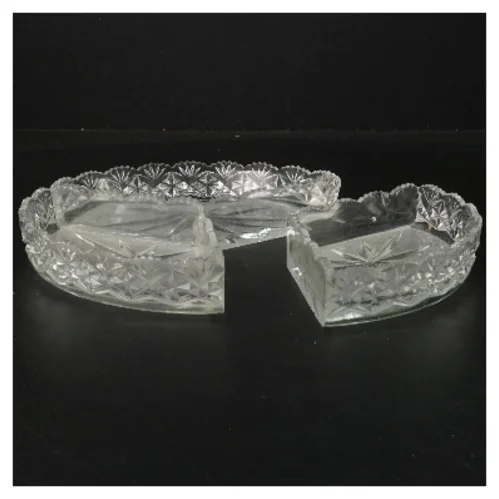 Rundt inddelt glasfad med stjernemønster (str. 3 stk 17x10 cm)