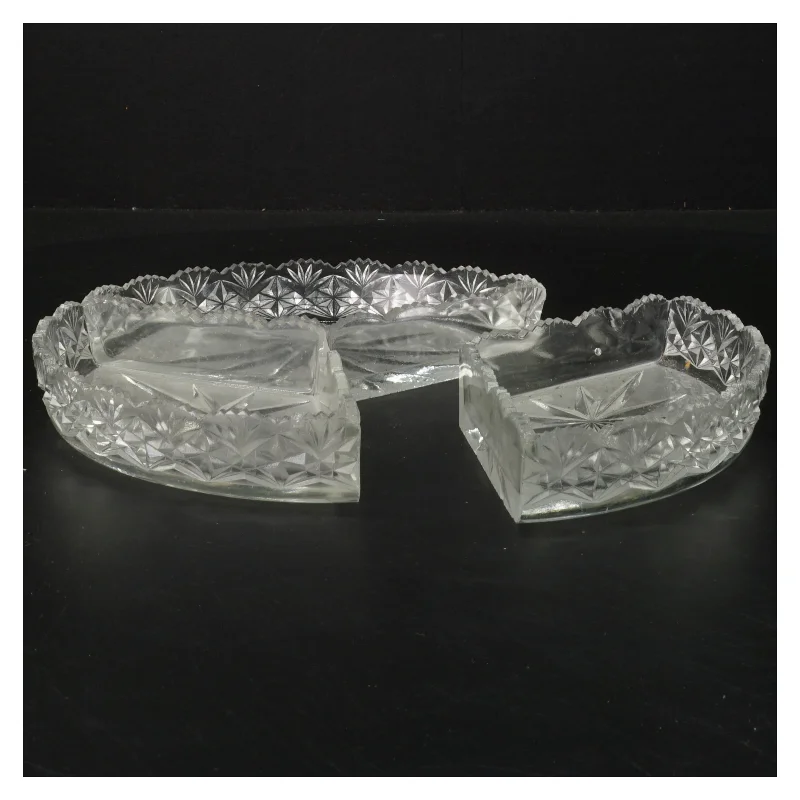 Rundt inddelt glasfad med stjernemønster (str. 3 stk 17x10 cm)