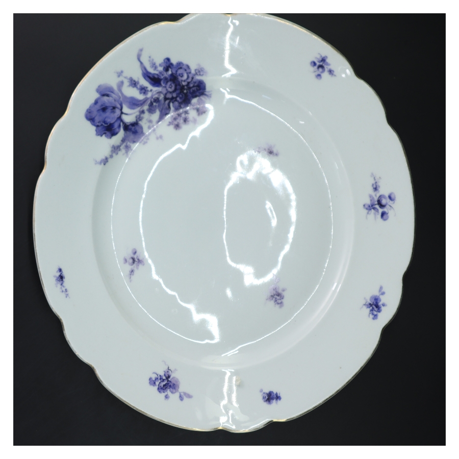 Porcelænsfad med blomstermønster fra KPM (str. Ø 30 cm)