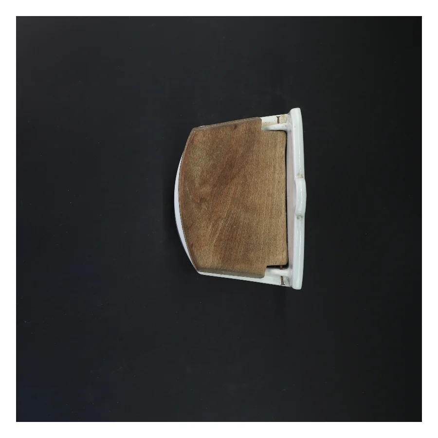 Vægmonteret krukke med træ låg (str. 16x17x11 cm)