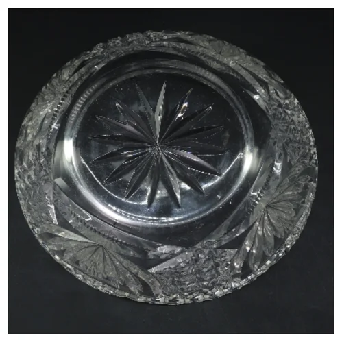 Krystalskål med dekorative udskæringer (str. Ø 21,5 cm højde 15 cm)