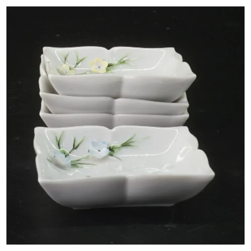 4 Dekorative små skåle/ fade med blomster (str. 4 stk 7,5x8,5 cm)til f.eks sushi 