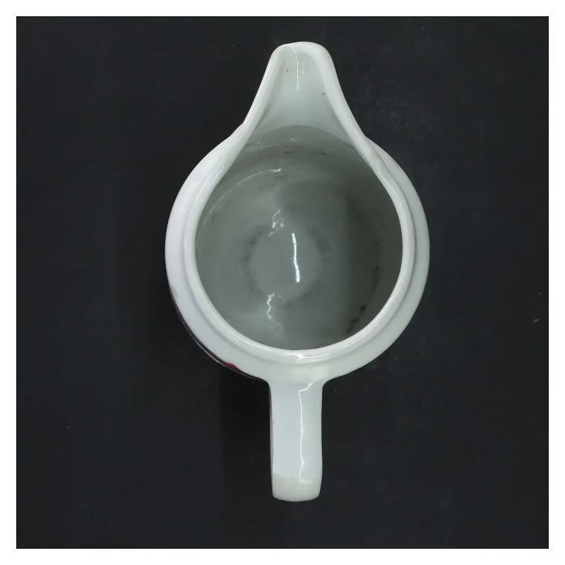 Hvid kande med blomstermønster (str. 16x9,5 cm)