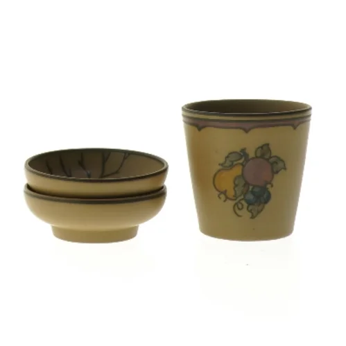 Keramiksæt med kop og skåle fra L. Hjorth (str. 7 cm)