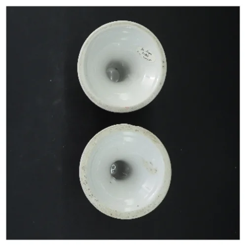 Sæt af lysestager med blomsterdesign (str. 13 og 15,5 cm)