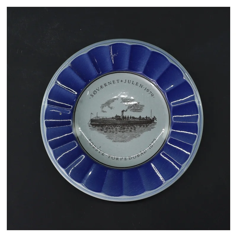 Porcelænstallerken med motiv fra Royal Copenhagen (str. Ø 16 cm)