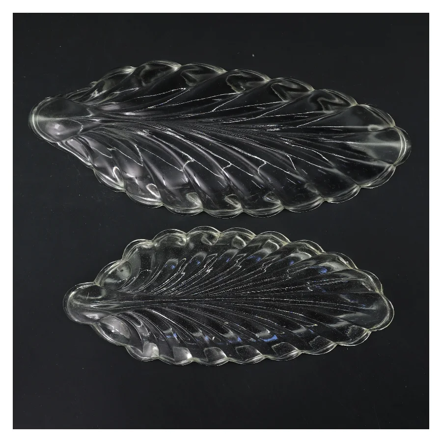 Glasfade bladformet, 2 stk (str. 2 stk 24 & 28 cm)fra holmegaard 