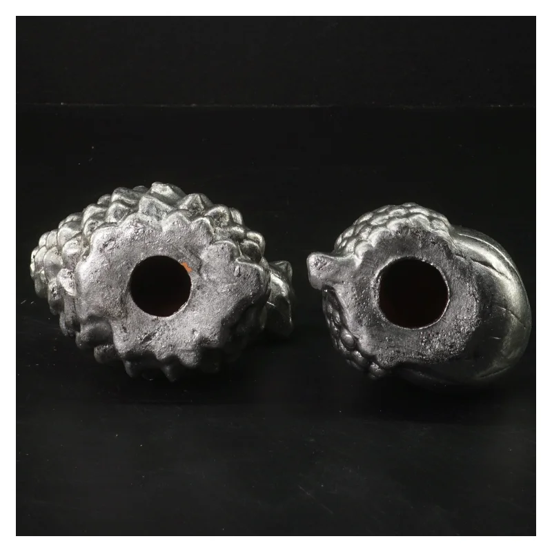 Dekorative egernfigurer i metal (str. 14x10 cm)