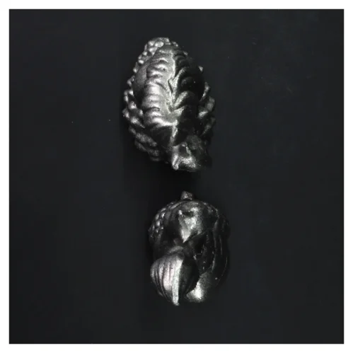 Dekorative egernfigurer i metal (str. 14x10 cm)