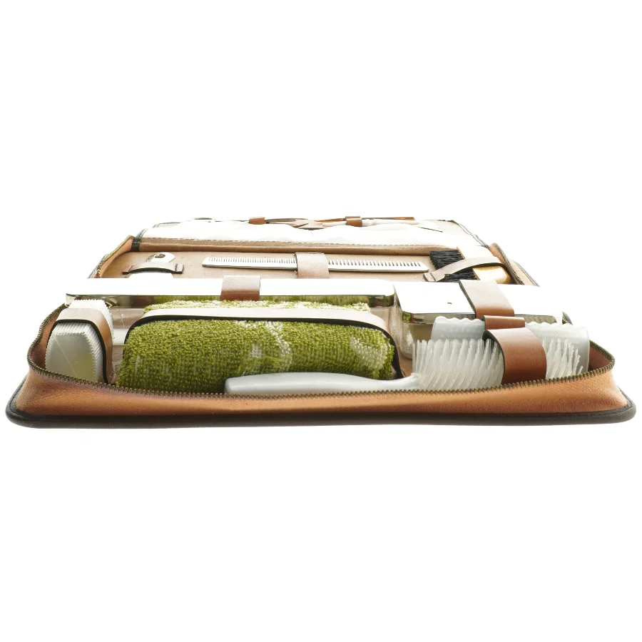 Rejse toilettaske med tilbehør (str. 29x14x5 cm)