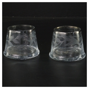 Glas lysestager med bladmønster (str. Ø 5,5 cm højde 5,5 cm)