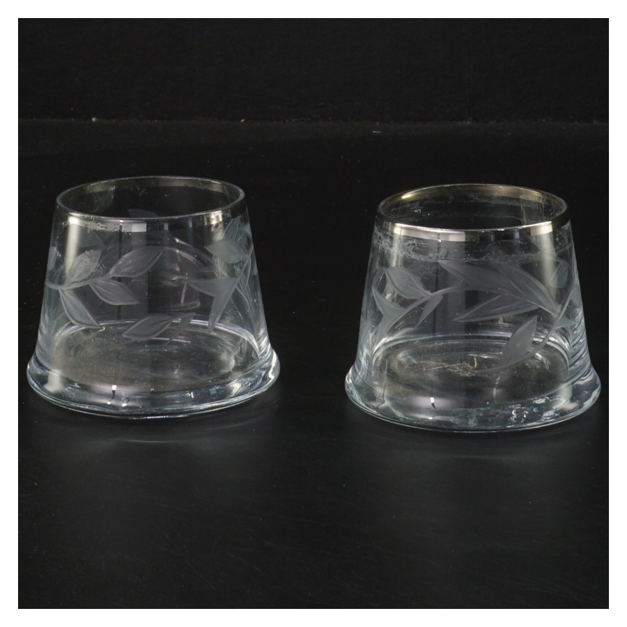 Glas lysestager med bladmønster (str. Ø 5,5 cm højde 5,5 cm)