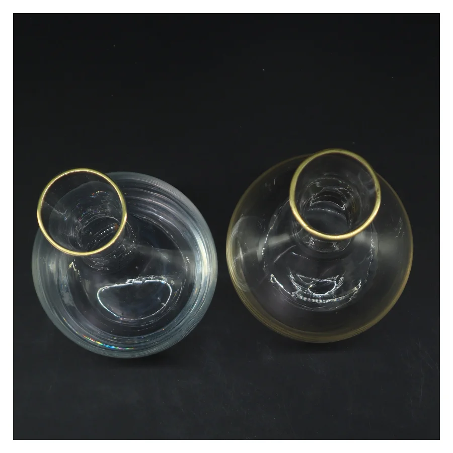 Glaskarafler med guld kant (str. 24,5 cm)