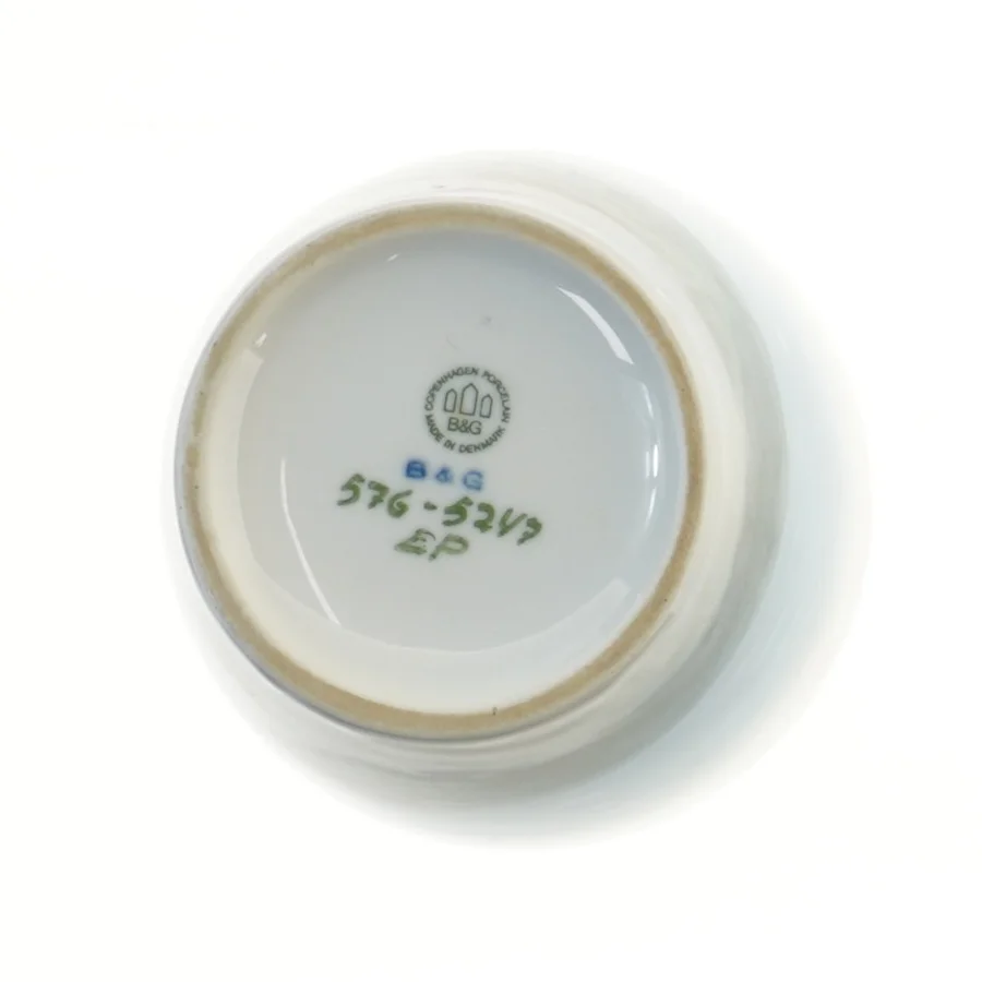 Porcelænsvase fra royal copenhagen med landskabsmotiv fra B&G (str. Ø 9x22 cm)